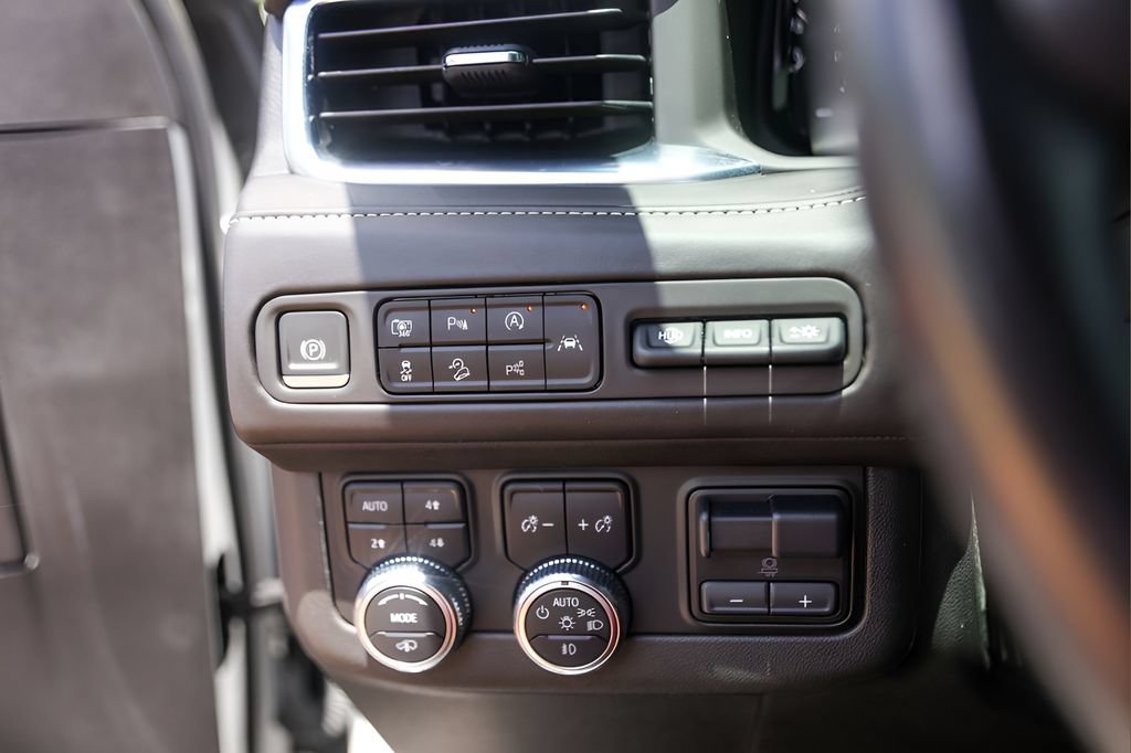 Used 2023 GMC Yukon XL Denali Ultimate AWD/4WD image 15