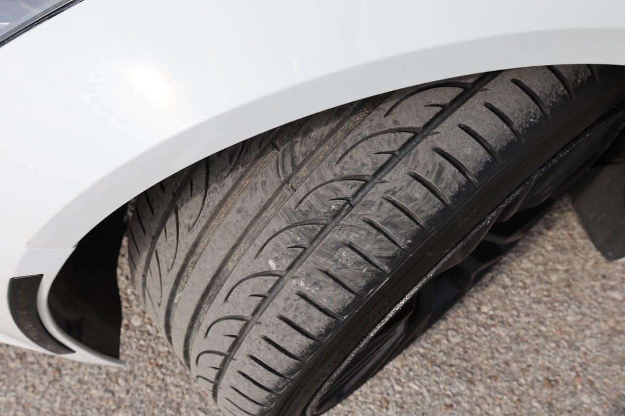 Used 2019 Chevrolet Corvette Stingray Coupe w/ Carbon Flash Badge Package image 21