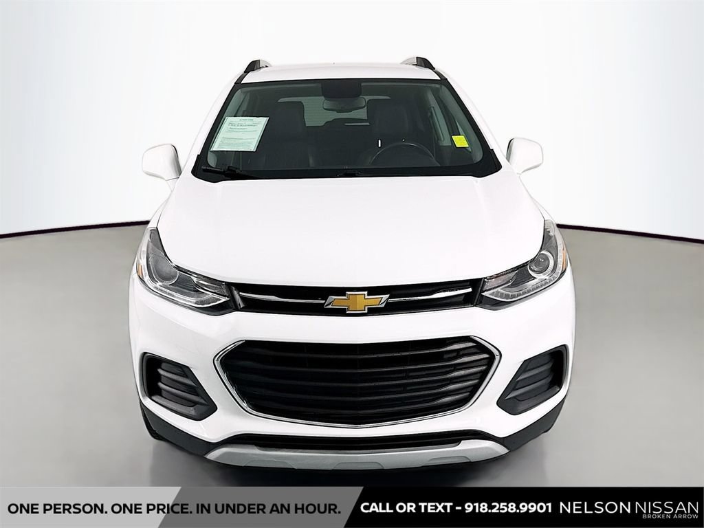 Used 2020 Chevrolet Trax LT w/ LT Convenience Package AWD/4WD image 2