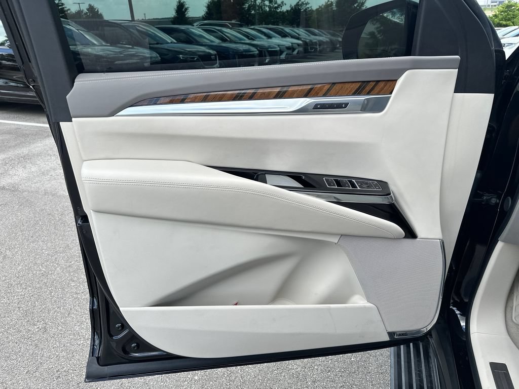 Used 2025 Cadillac Escalade Premium Luxury Platinum w/ LPO, Floor Liner Package AWD/4WD image 19