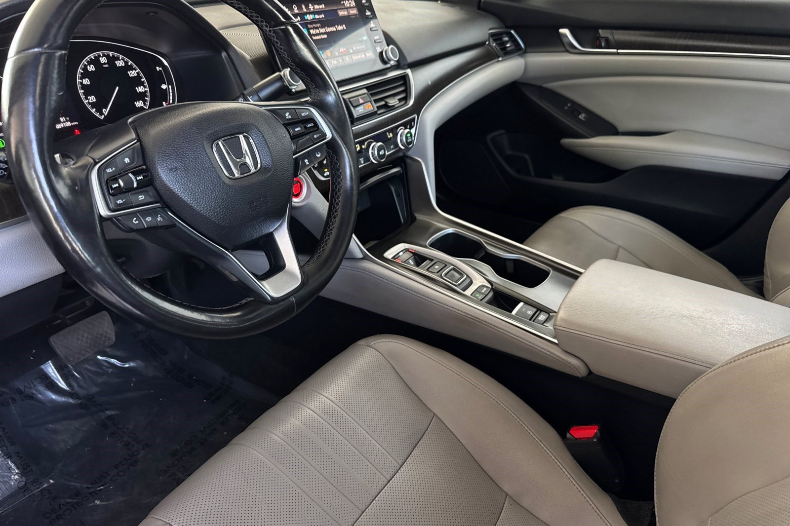 Used 2018 Honda Accord Touring image 4
