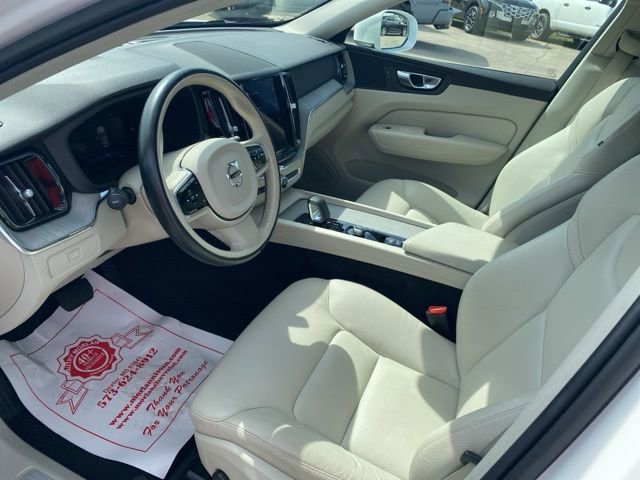 Used 2023 Volvo XC60 B5 Plus image 16