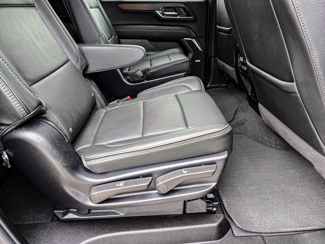 Certified 2025 GMC Yukon XL Denali w/ Sun & Power Step Package AWD/4WD image 46