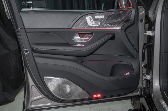 New 2026 Mercedes-Benz Maybach GLS 600 4MATIC image 9