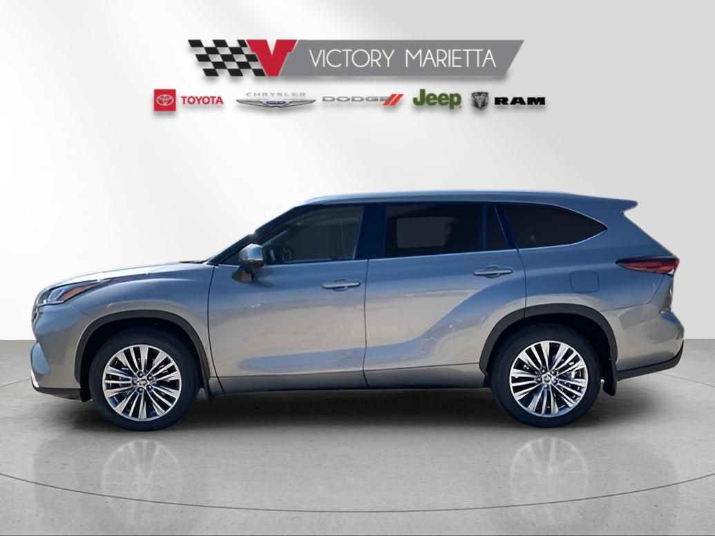 New 2025 Toyota Highlander Platinum AWD/4WD image 9