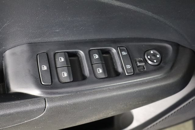 Used 2025 Hyundai Venue SEL FWD image 20
