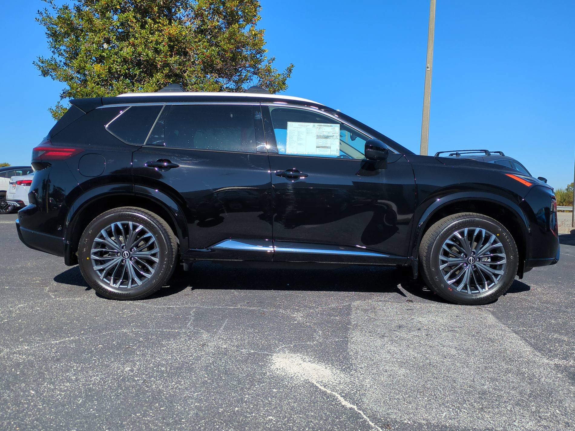 New 2026 Nissan Rogue Platinum w/ Platinum Premium Package AWD/4WD image 3