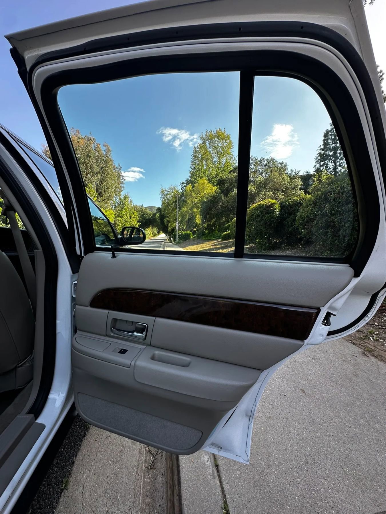 Used 2010 Mercury Grand Marquis LS RWD image 29