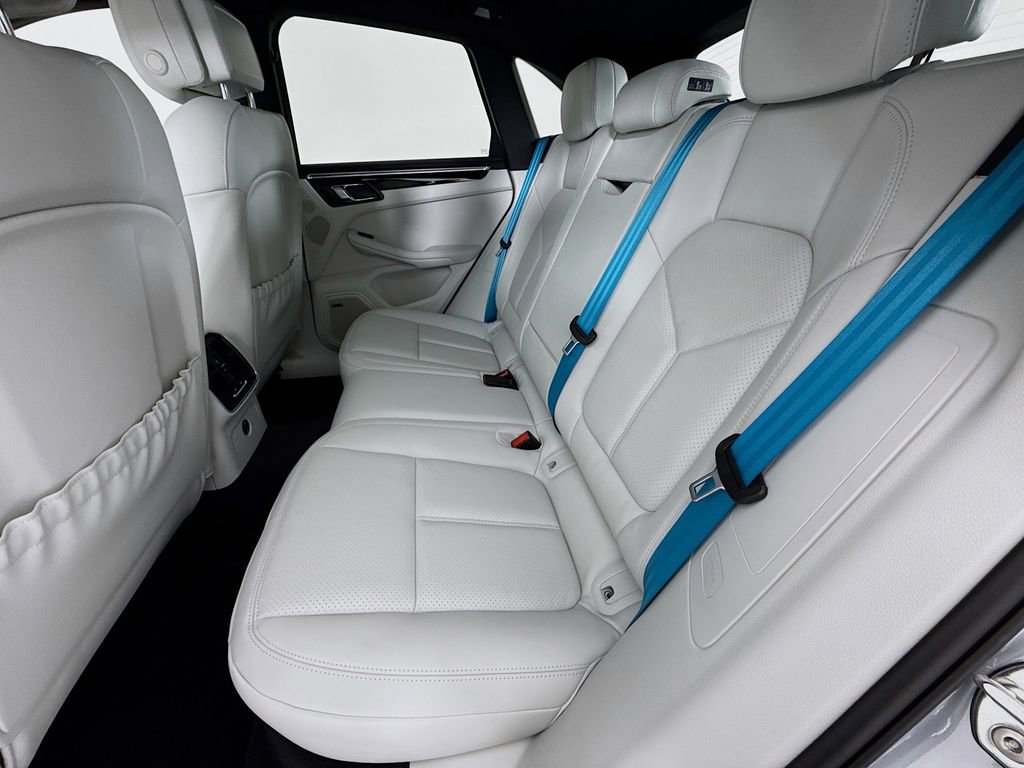 New 2026 Porsche Macan Turbo image 25