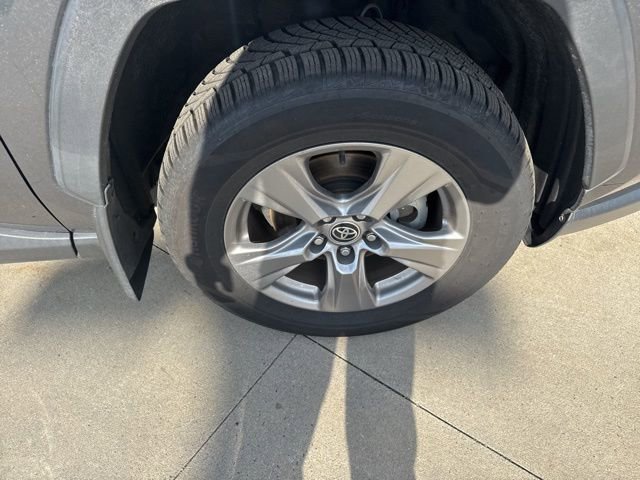 Used 2022 Toyota RAV4 XLE image 10