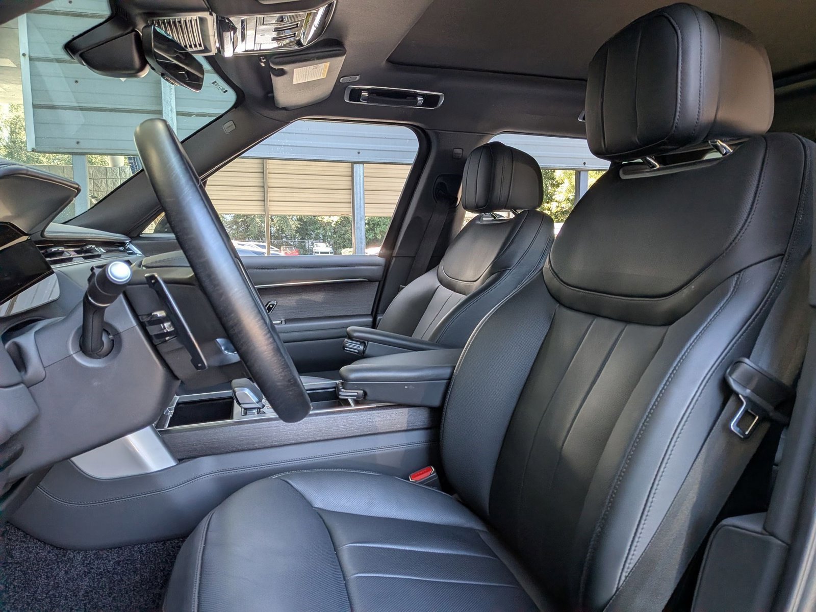 Used 2025 Land Rover Range Rover SE image 5