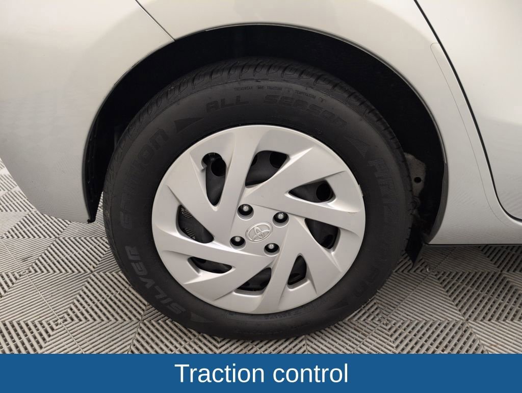 Used 2016 Toyota Prius C Three image 19