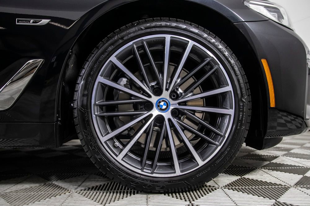 Used 2023 BMW 530e w/ Executive Package image 27