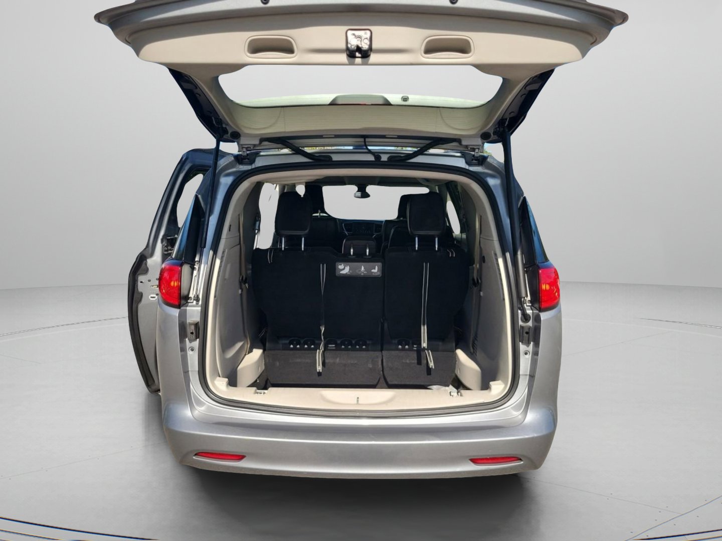 Used 2020 Chrysler Voyager Lxi image 22