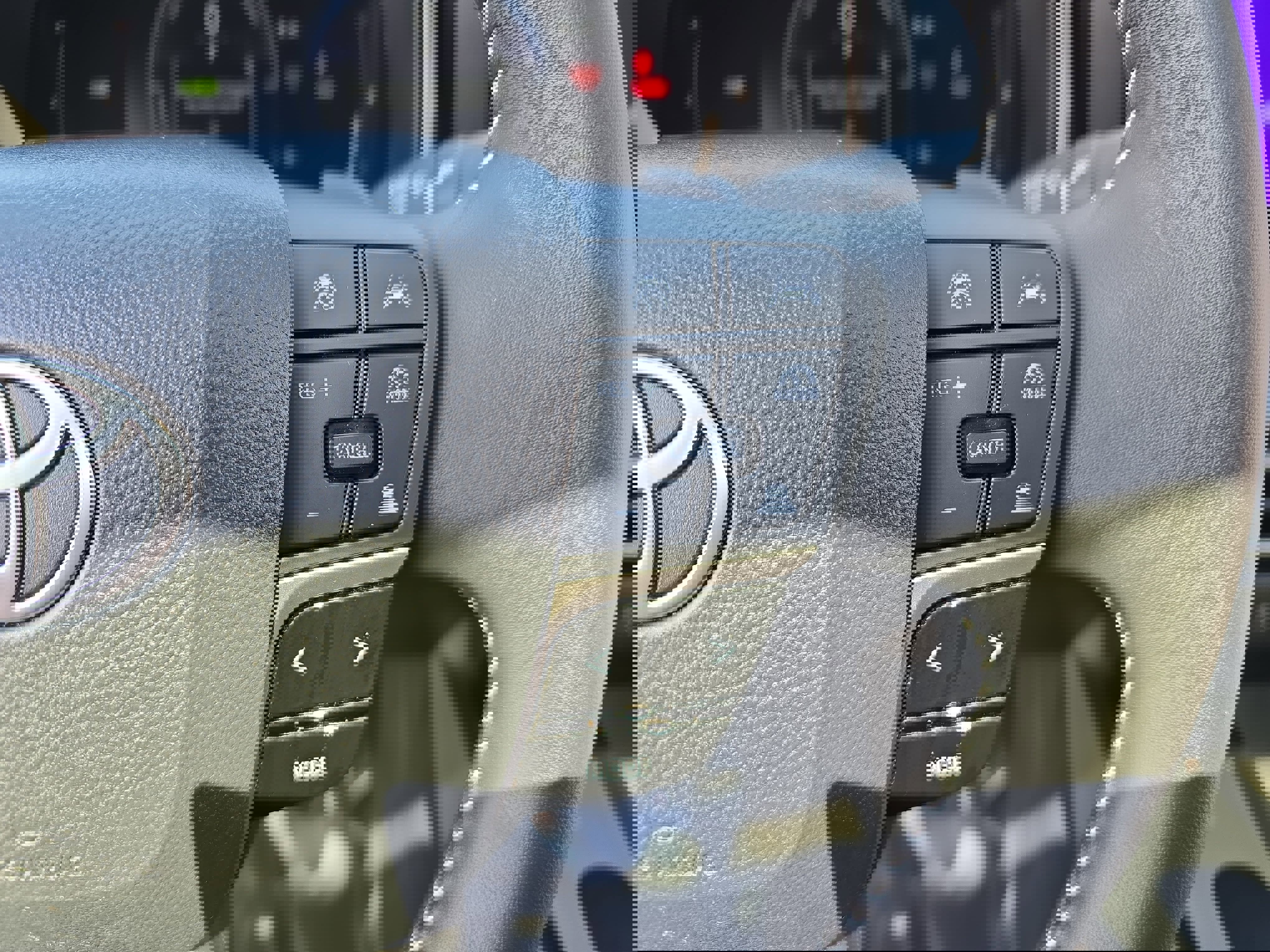 Used 2025 Toyota Camry SE w/ Multimedia Upgrade Package image 17