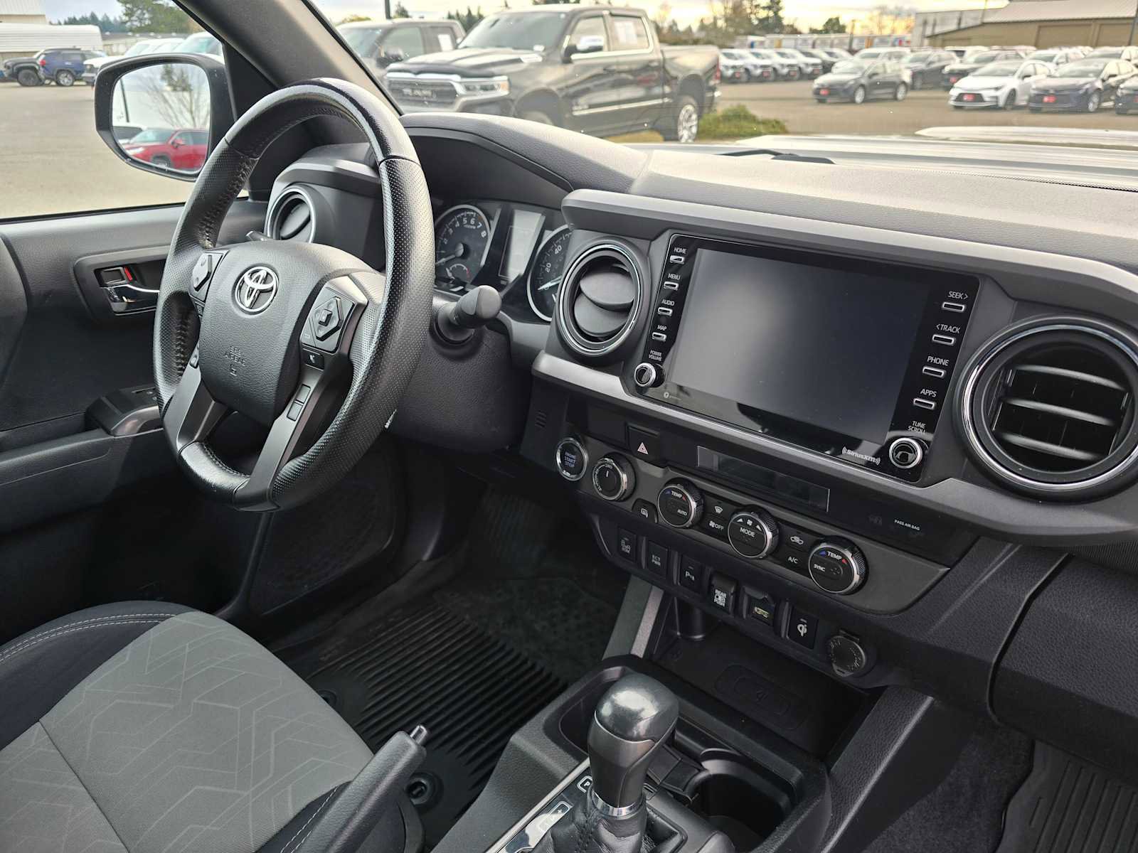 Used 2021 Toyota Tacoma TRD Sport w/ Technology Package image 15