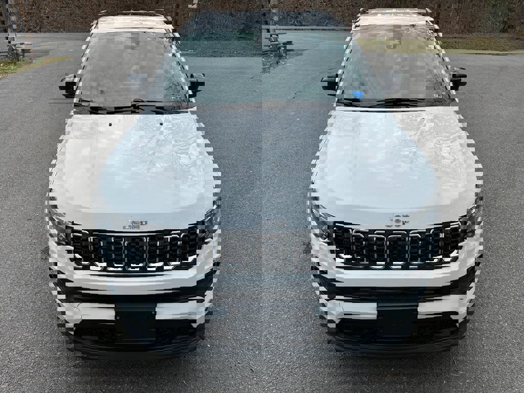 Used 2024 Jeep Compass Latitude image 9