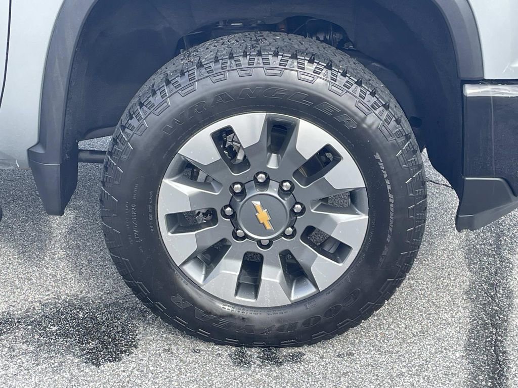 Used 2024 Chevrolet Silverado 2500 Custom w/ Custom Value Package image 11