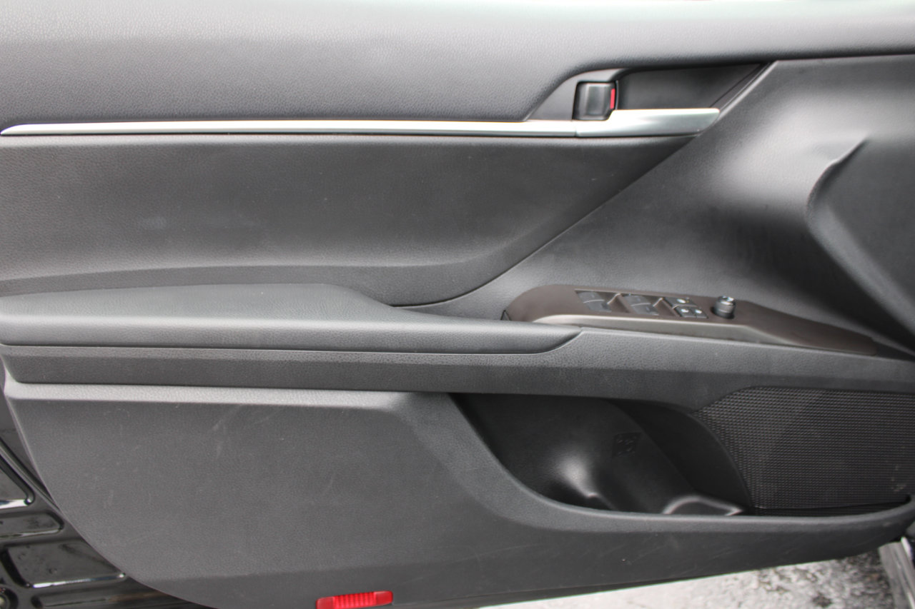 Used 2024 Toyota Camry SE image 13