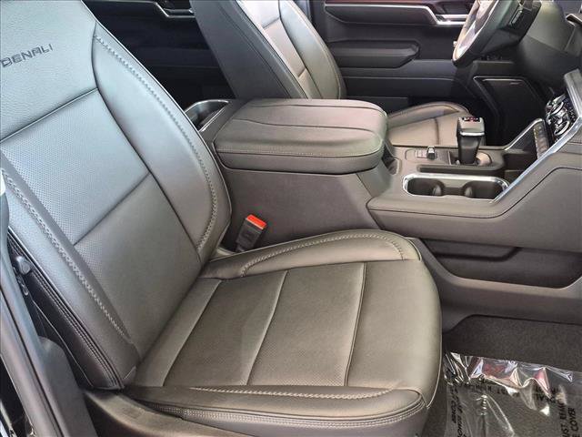 Used 2025 GMC Sierra 1500 Denali AWD/4WD image 19