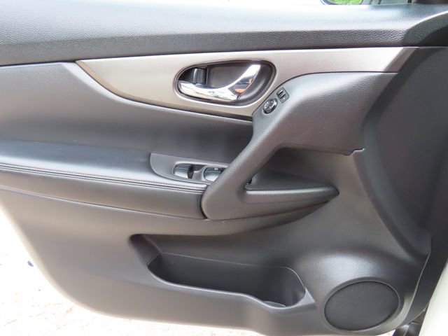 Used 2016 Nissan Rogue SV AWD/4WD image 25