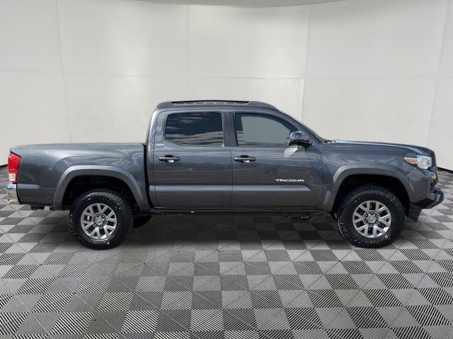 Used 2016 Toyota Tacoma SR5 w/ SR5 Appearance Package (SN) AWD/4WD image 9
