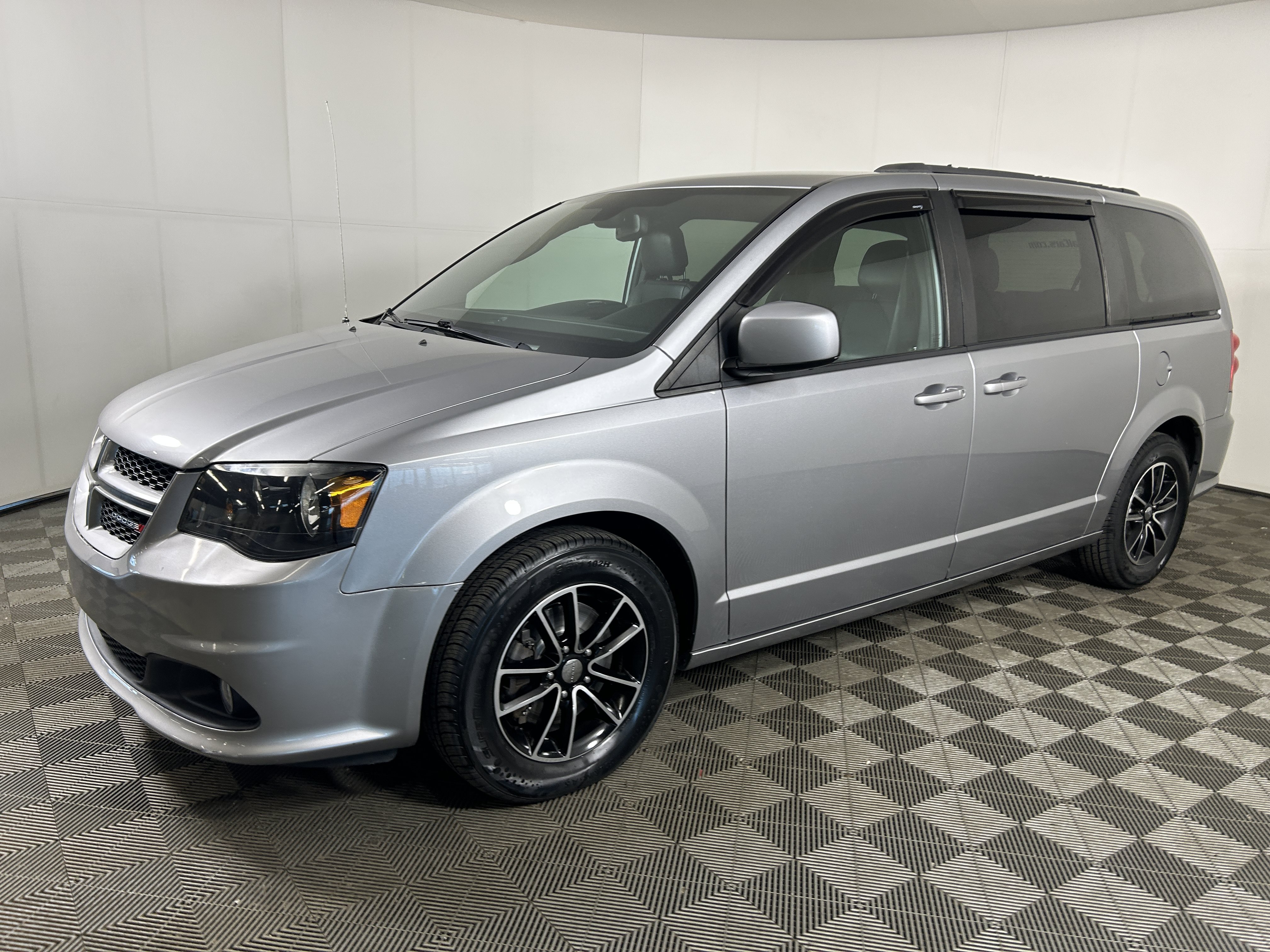 Used 2019 Dodge Grand Caravan GT FWD image 1