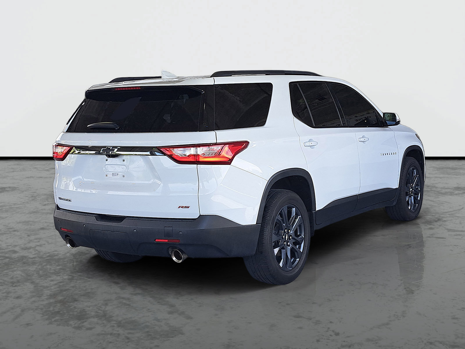 Used 2020 Chevrolet Traverse RS FWD image 2