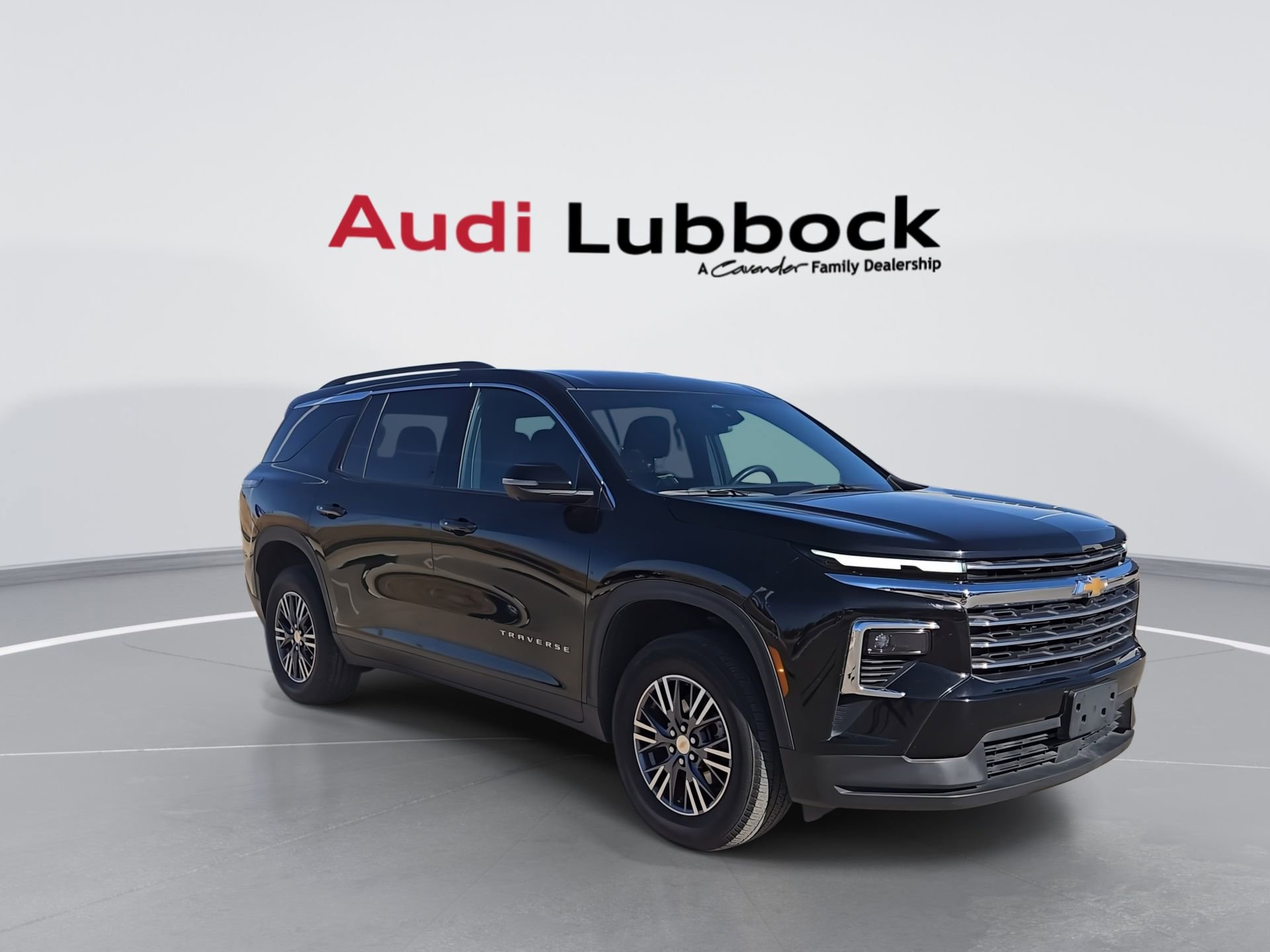 Used 2024 Chevrolet Traverse LT image 2