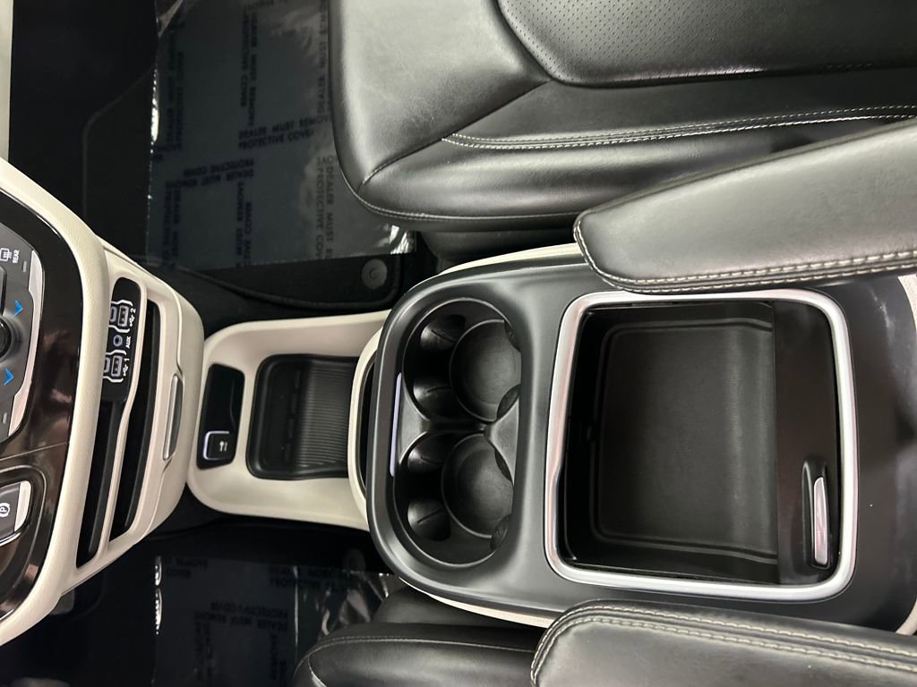 Used 2023 Chrysler Pacifica Touring-L image 15