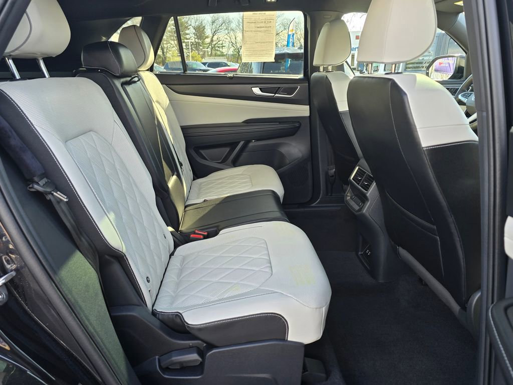 Used 2024 Volkswagen Atlas Cross Sport SEL Premium R-Line image 12
