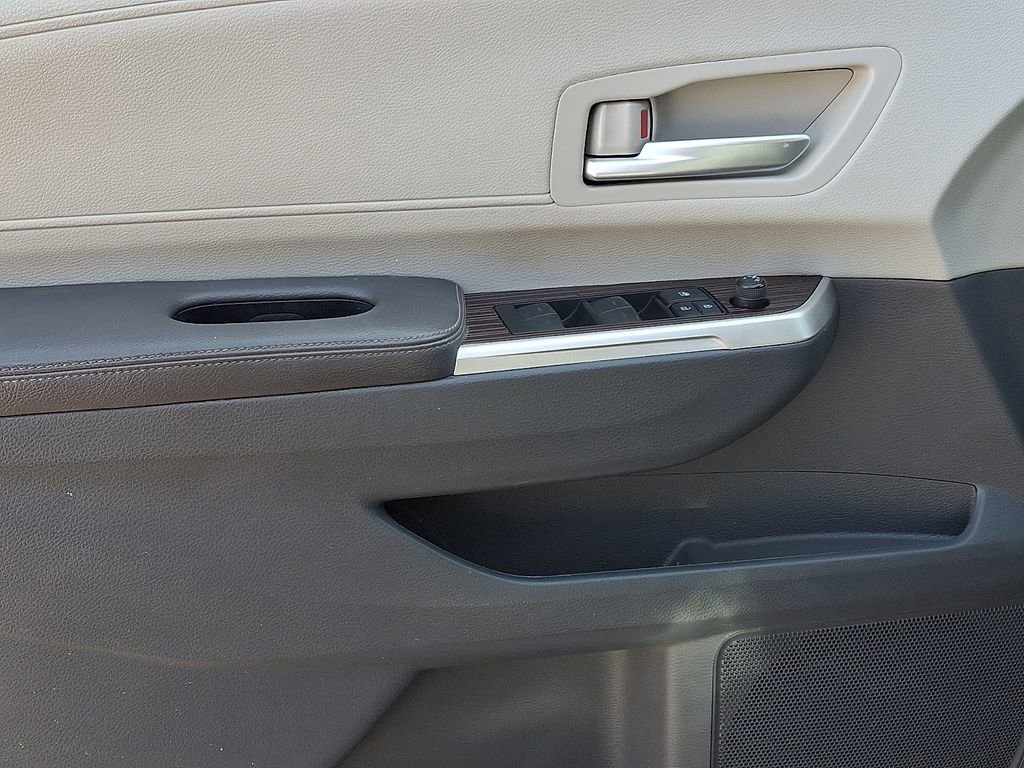 Used 2021 Toyota Sienna XLE image 14