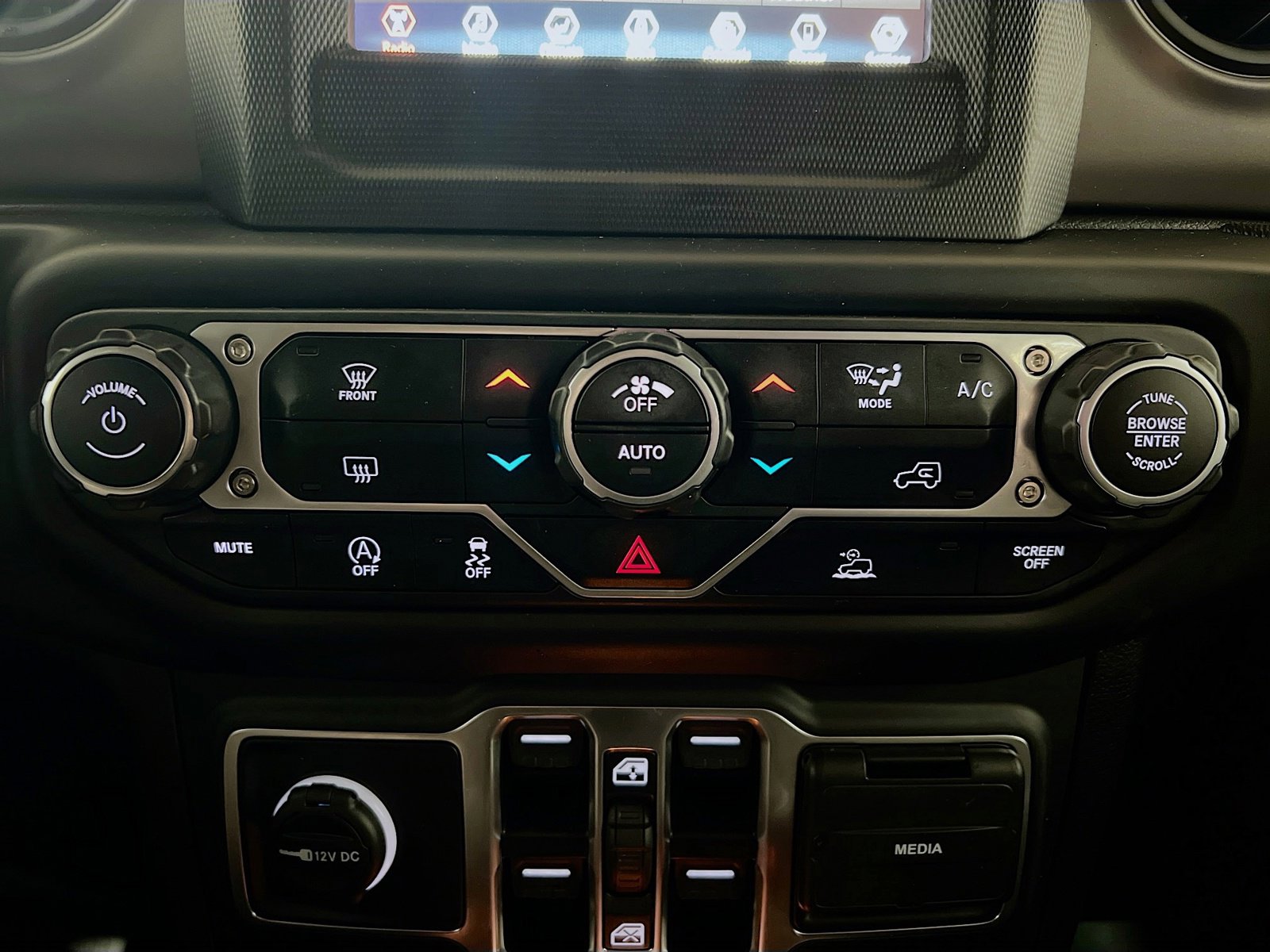 Used 2023 Jeep Gladiator Willys image 11