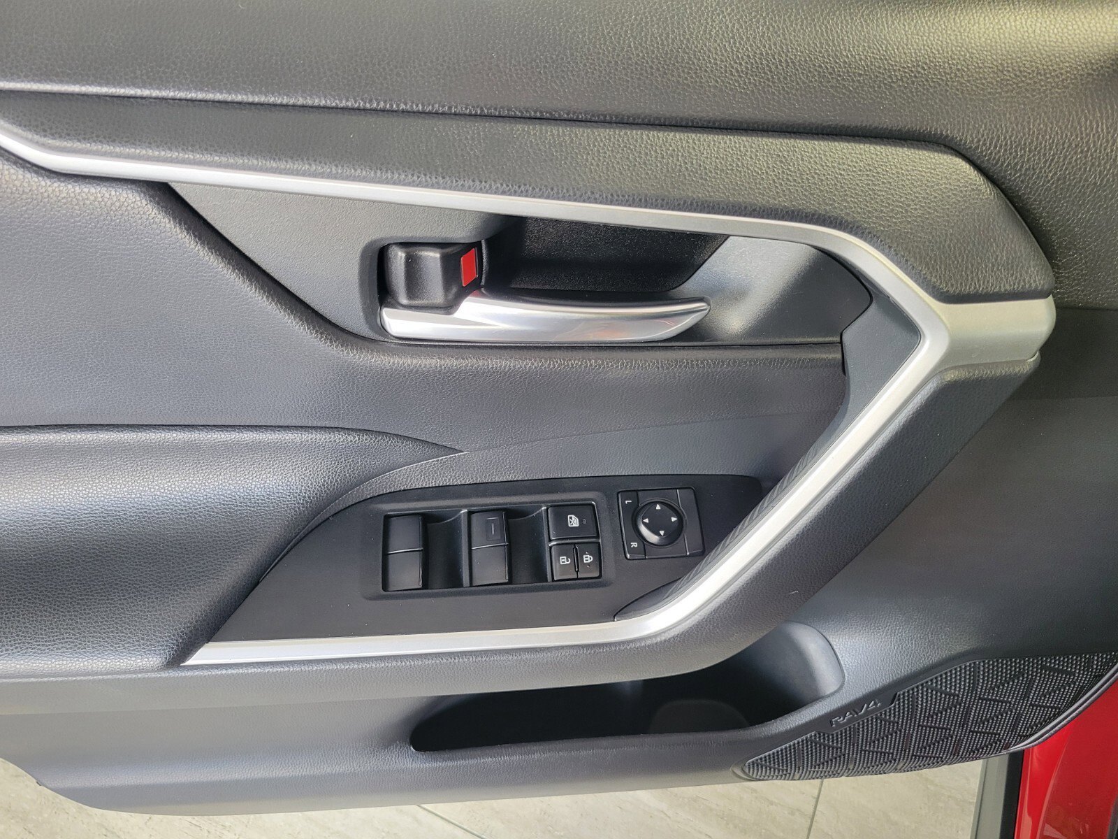 Used 2020 Toyota RAV4 XLE w/ XLE Grade Weather Package image 19