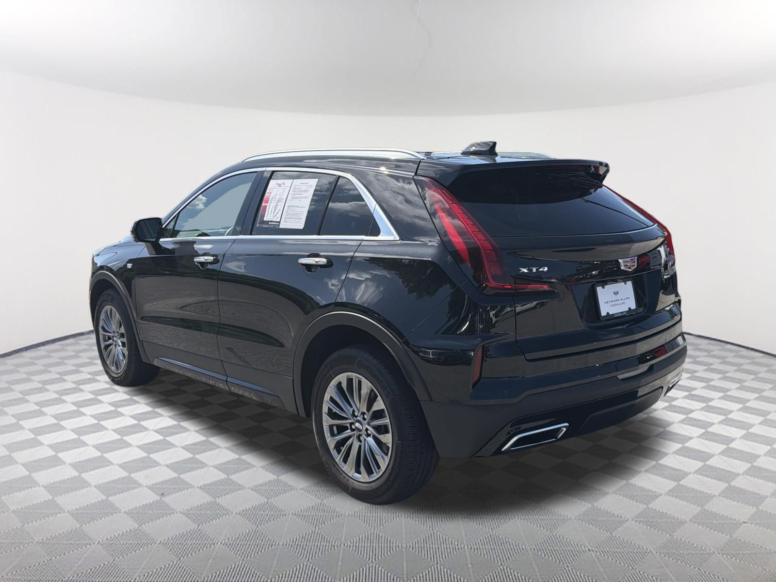 Used 2025 Cadillac XT4 Premium Luxury FWD image 3