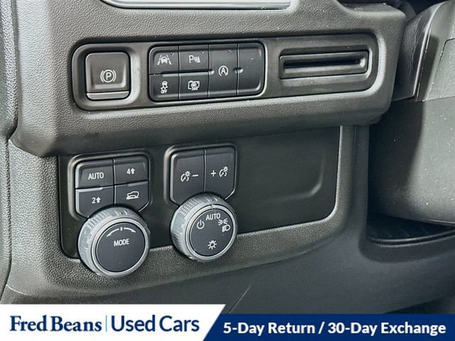 Used 2023 Chevrolet Suburban LT w/ LT Signature Plus Package AWD/4WD image 16