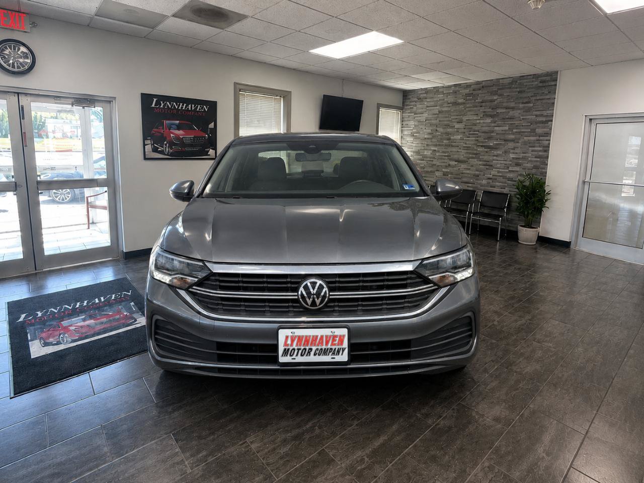 Used 2024 Volkswagen Jetta SE w/ Panoramic Sunroof Package FWD image 19