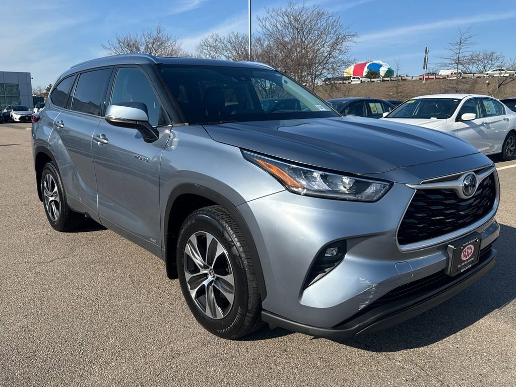 Used 2020 Toyota Highlander XLE AWD/4WD image 12