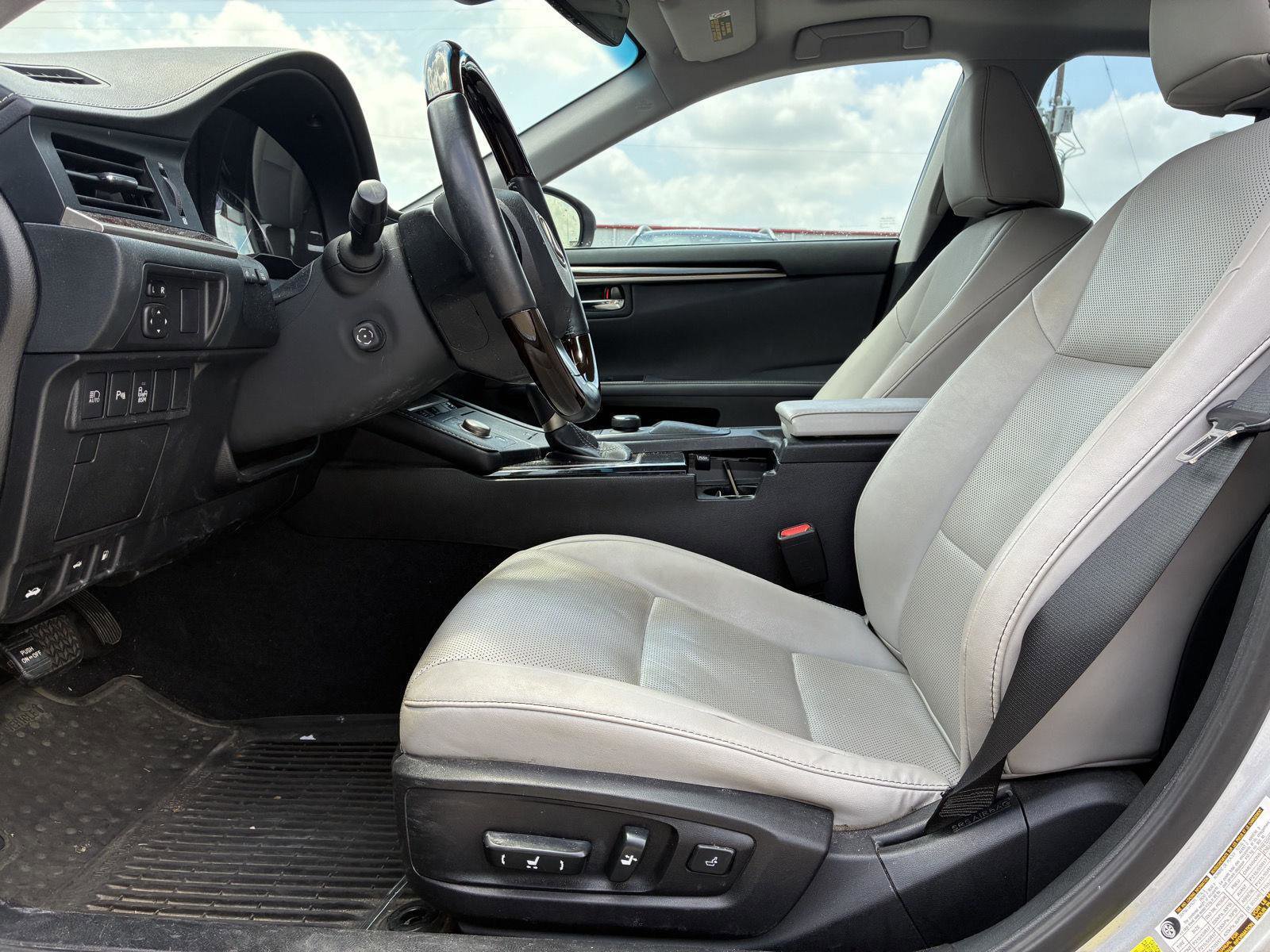 Used 2017 Lexus ES 350 w/ Premium Package FWD image 5
