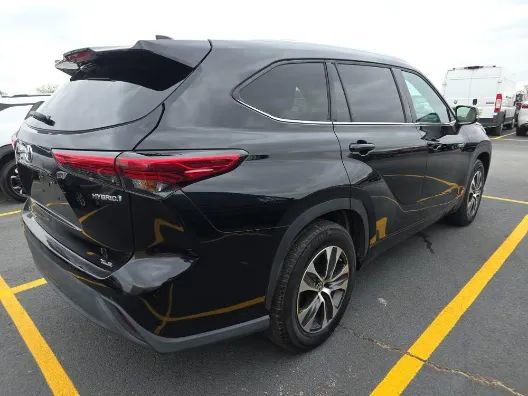 Used 2021 Toyota Highlander XLE image 4