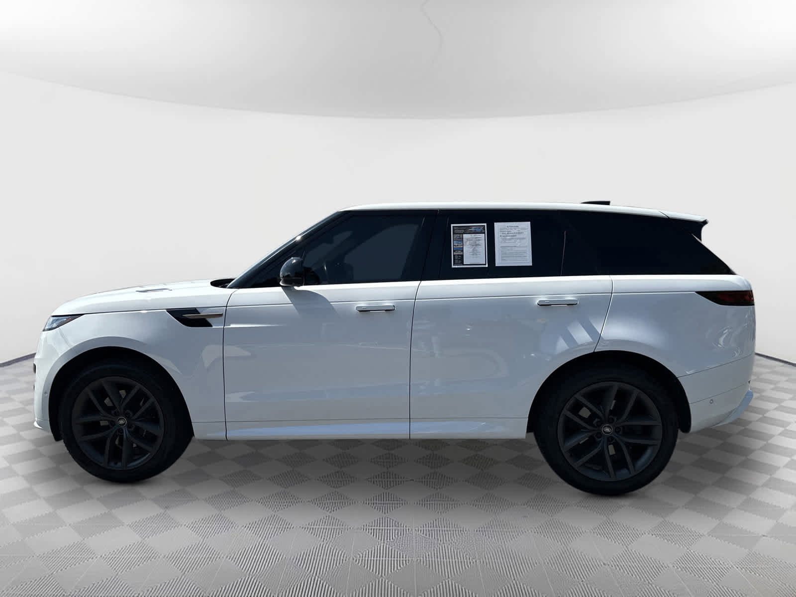 Used 2023 Land Rover Range Rover Sport SE Dynamic AWD/4WD image 4