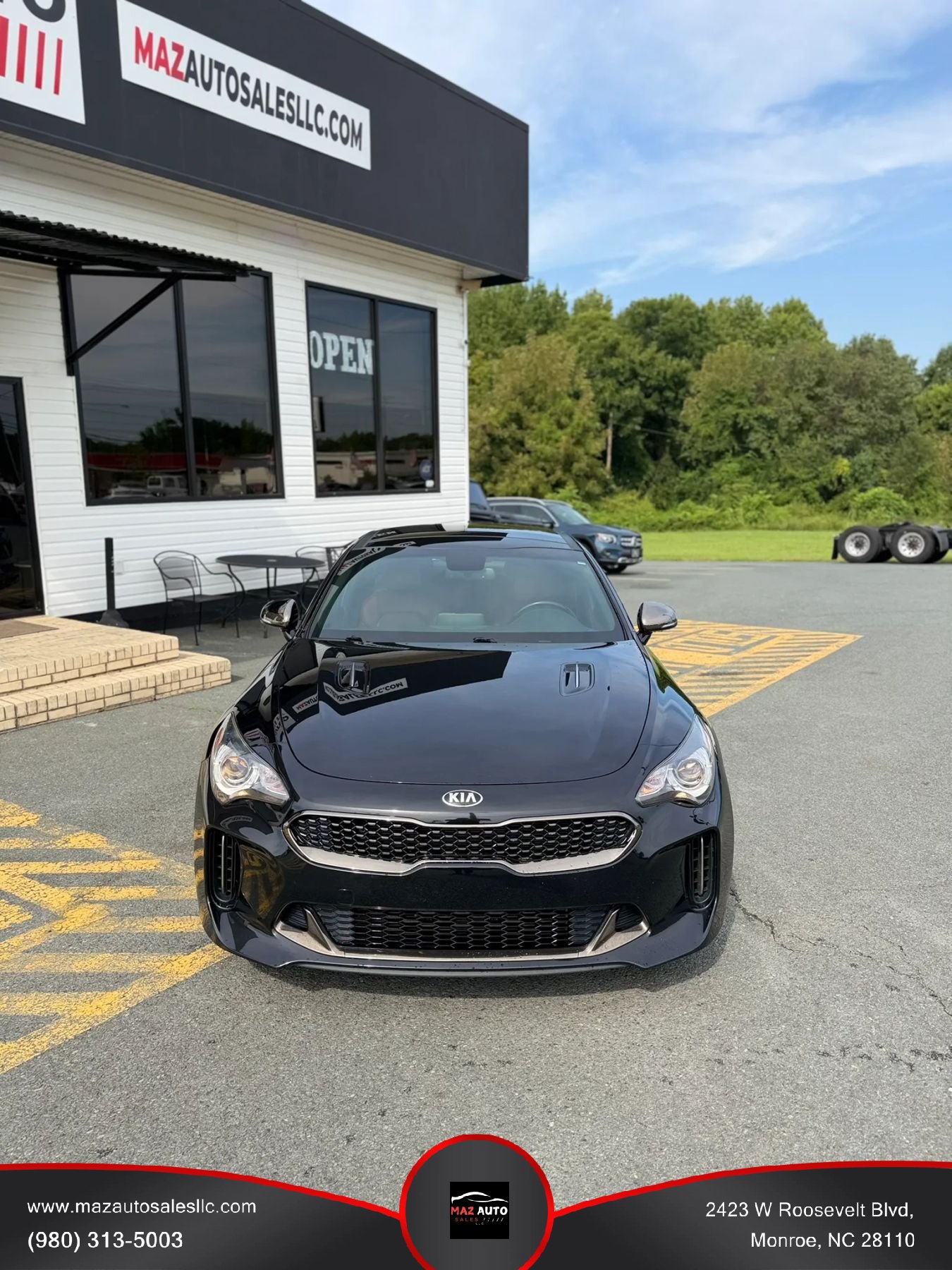 Used 2021 Kia Stinger GT-Line w/ Sun & Sound Package RWD image 2