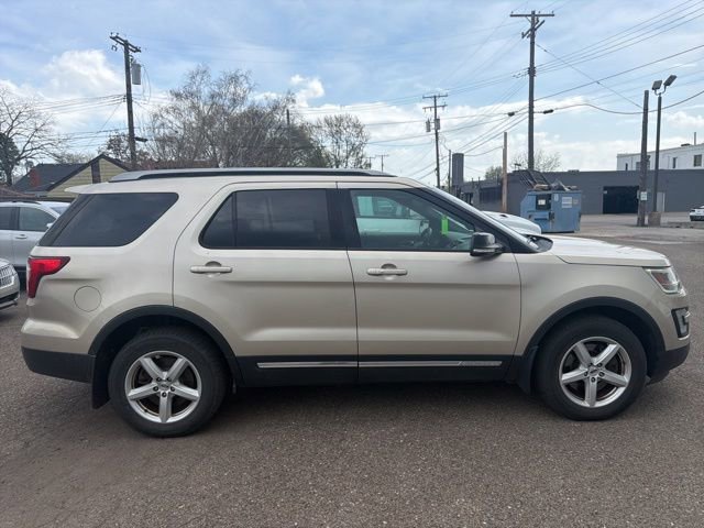 Used 2017 Ford Explorer XLT AWD/4WD image 10