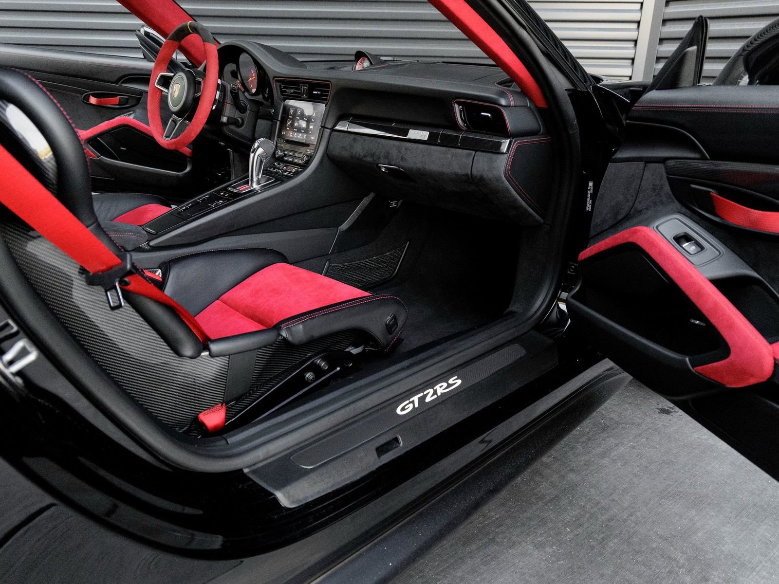 Used 2018 Porsche 911 GT2 RS image 36