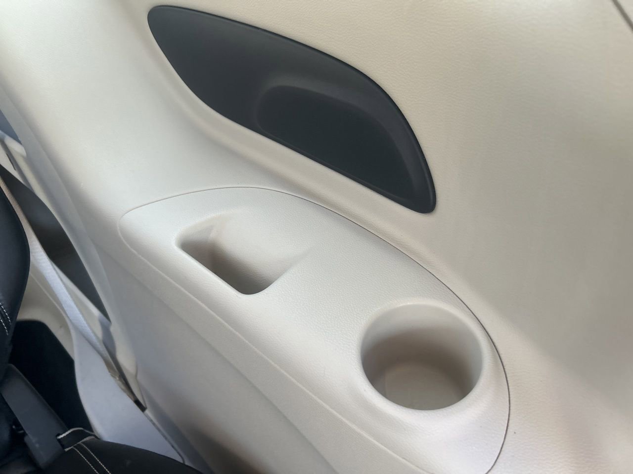 Used 2024 Chrysler Pacifica Touring-L image 37