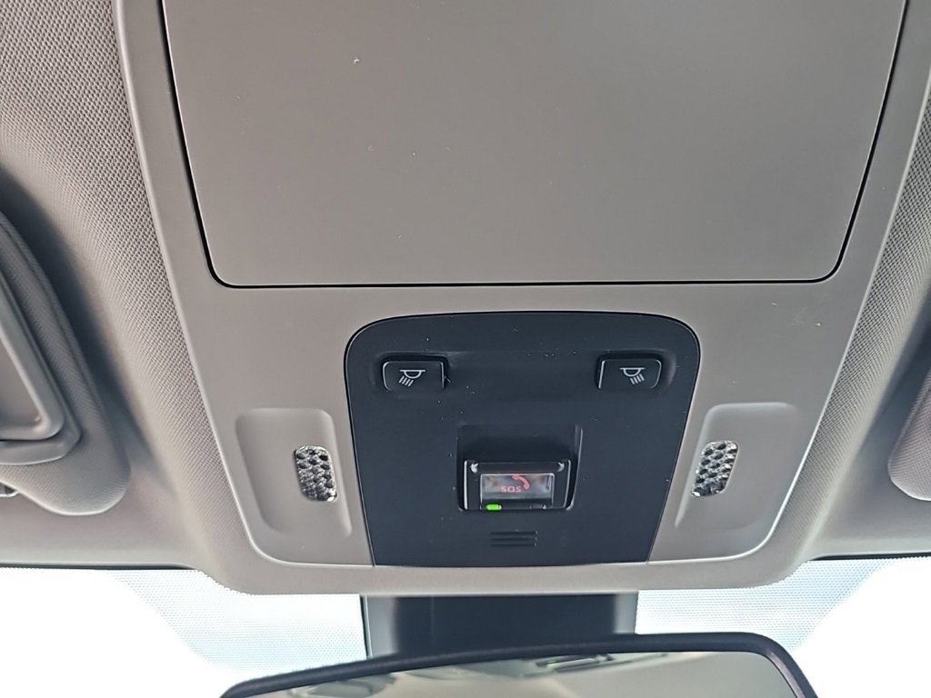 Used 2020 Toyota Camry LE image 21