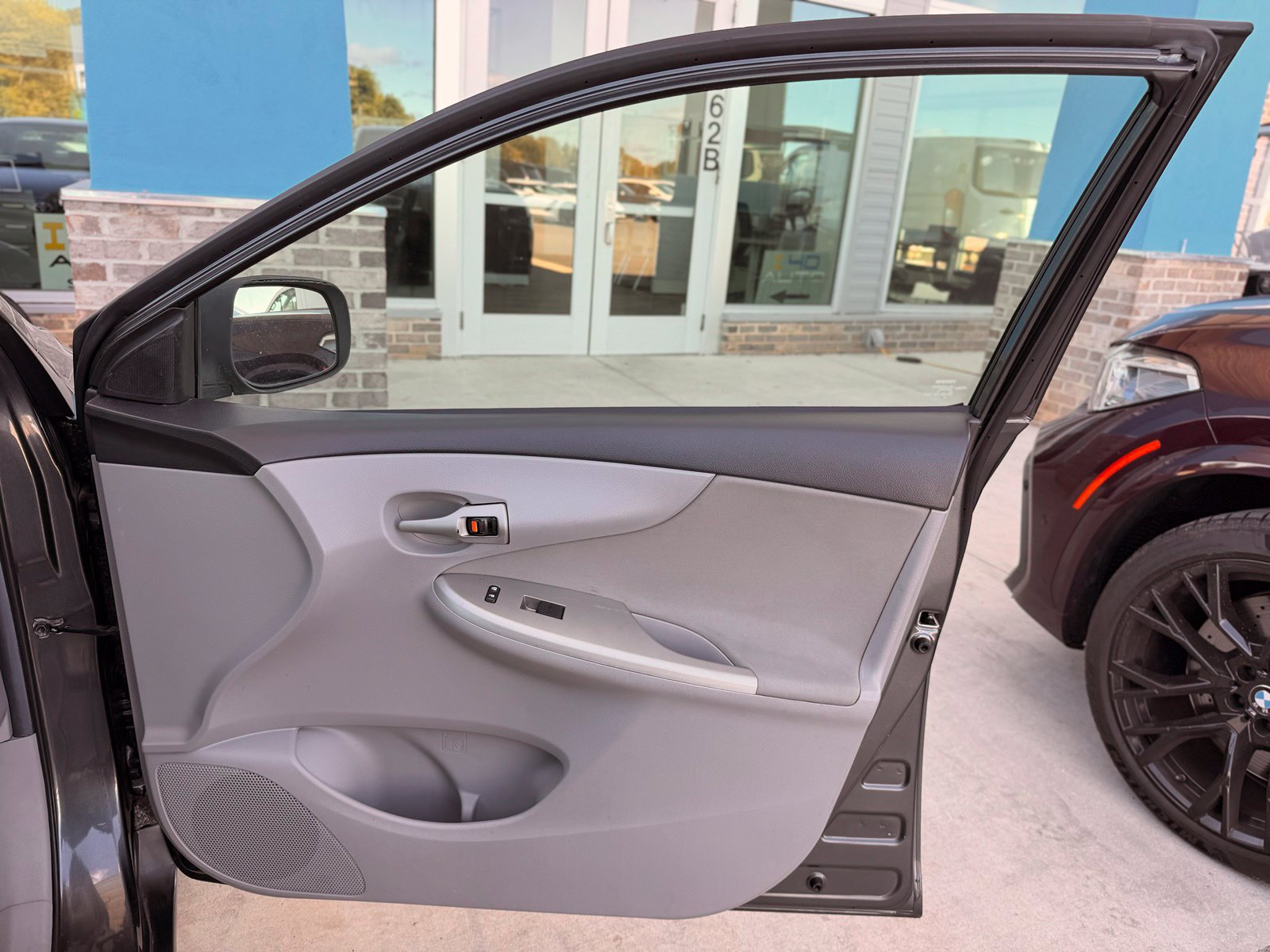 Used 2012 Toyota Corolla LE FWD image 21