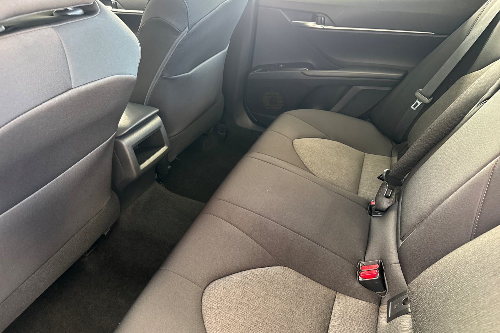 Used 2020 Toyota Camry LE FWD image 15