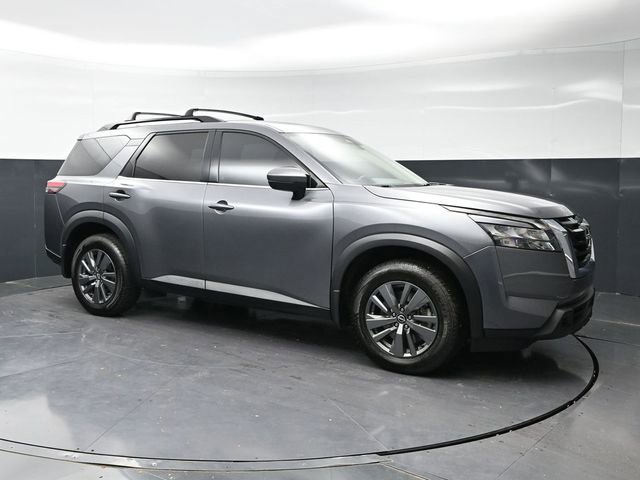 Used 2023 Nissan Pathfinder SV image 3