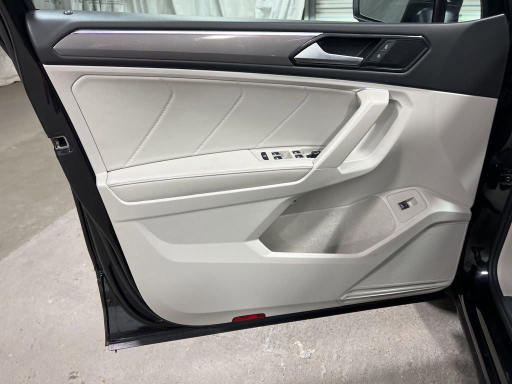 Used 2024 Volkswagen Tiguan SE R-Line image 25